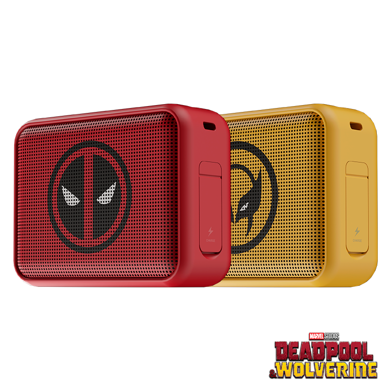 Kit Klip Xtreme Nitro Deadpool y Wolverine KBS-025MD-2PK con los dos parlantes sobre fondo blanco