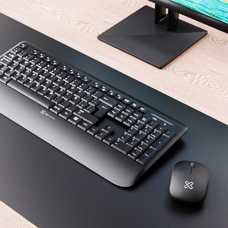 Vista del combo teclado y ratón Klip Xtreme KeyRoll KCK-300S sobre fondo blanco