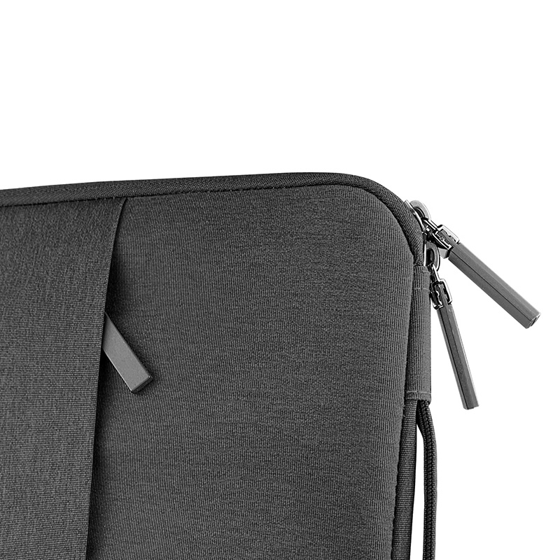 Funda de neopreno Klip Xtreme SquarePro KNS-418BK negra sobre fondo blanco